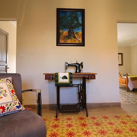Casa Tapiolas Borrassá 外观 照片